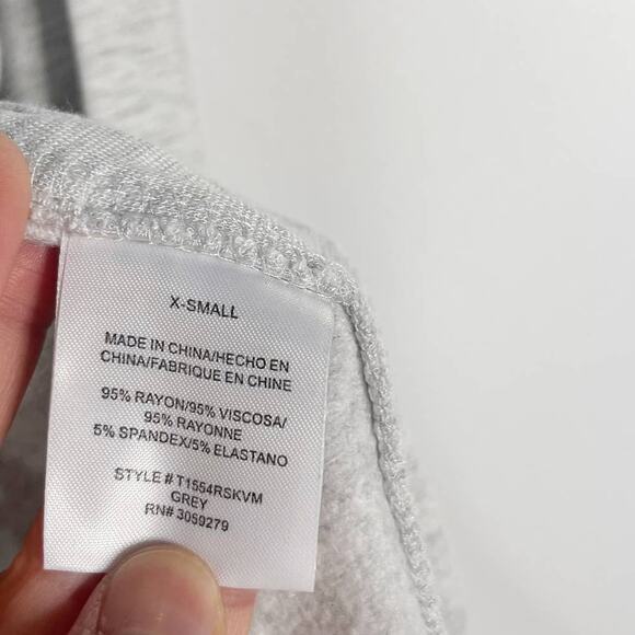 New Thread & Supply XS Gray Silver Star Print Crew Neck Pullover Top Side Split - Picture 9 of 10